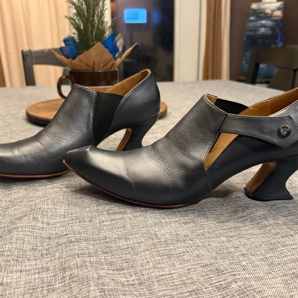 John Fluevog Black Curved Heel Shoes - Picture 6 of 7